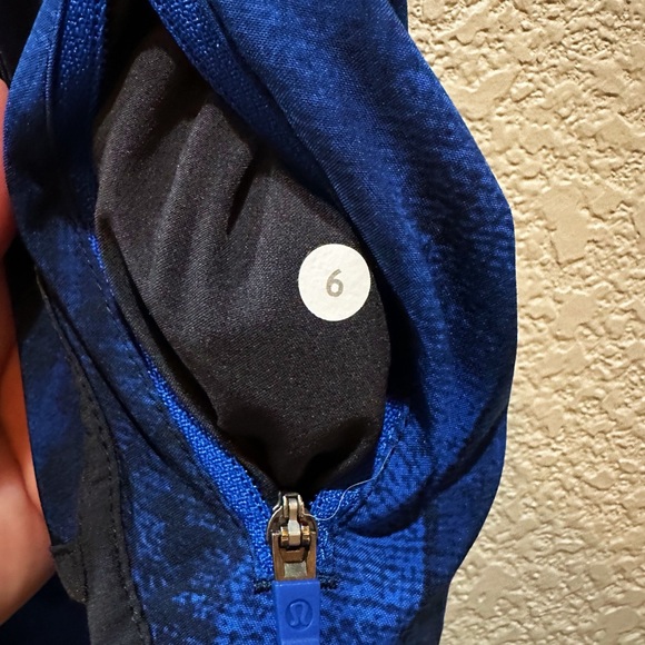 Lululemon Tracker Short III 4 Way Stretch Size 6 - Picture 4 of 4